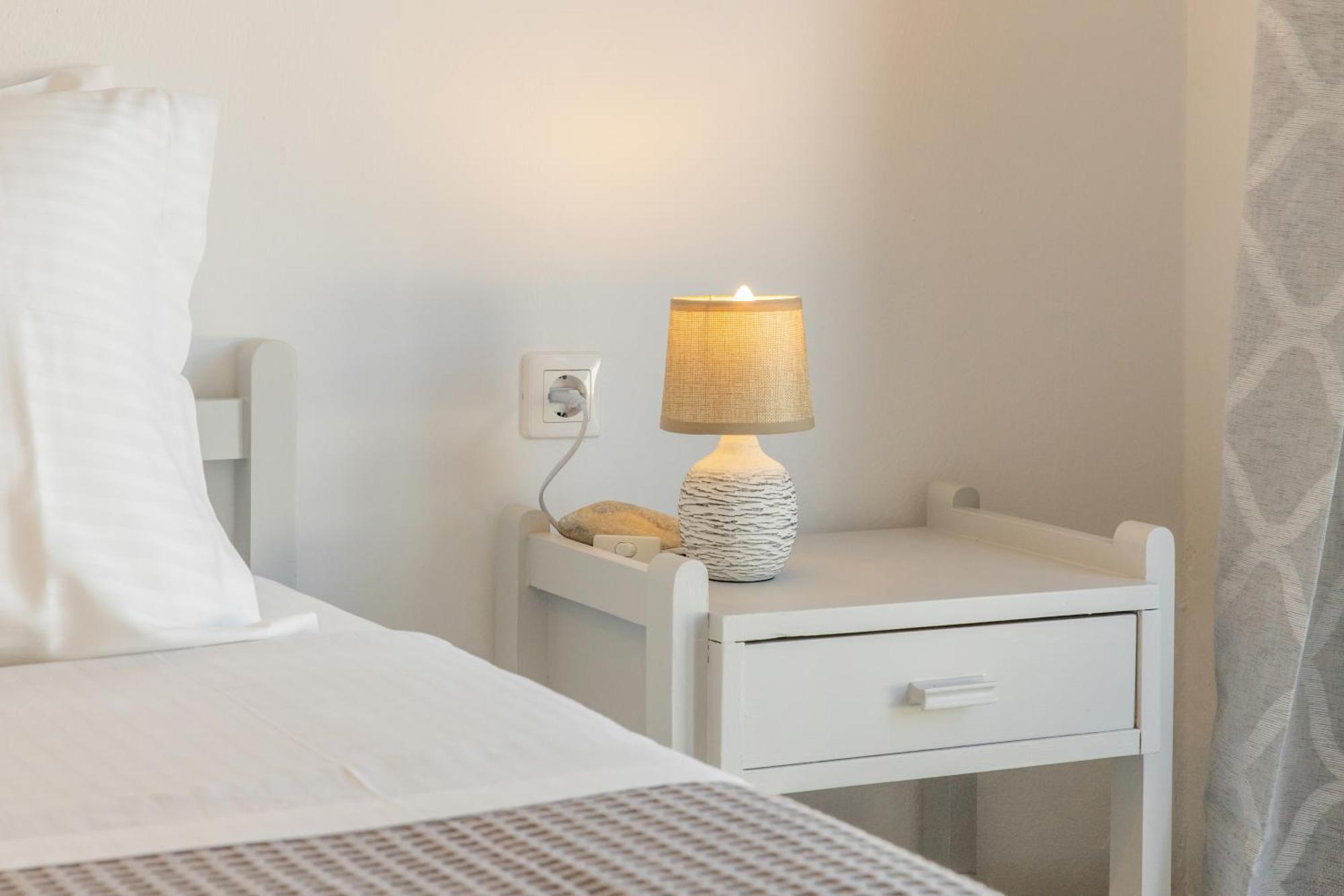 Yialos Rooms Piso Livadi Ngoại thất bức ảnh